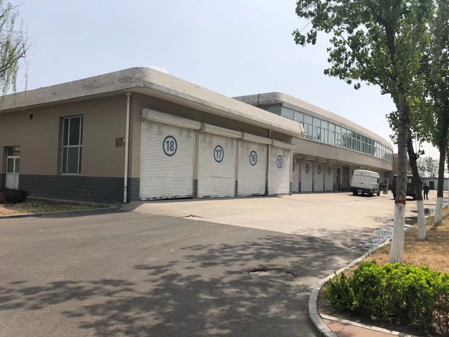 2020省武警基地車隊(duì)提升門及卷閘門安裝現(xiàn)場