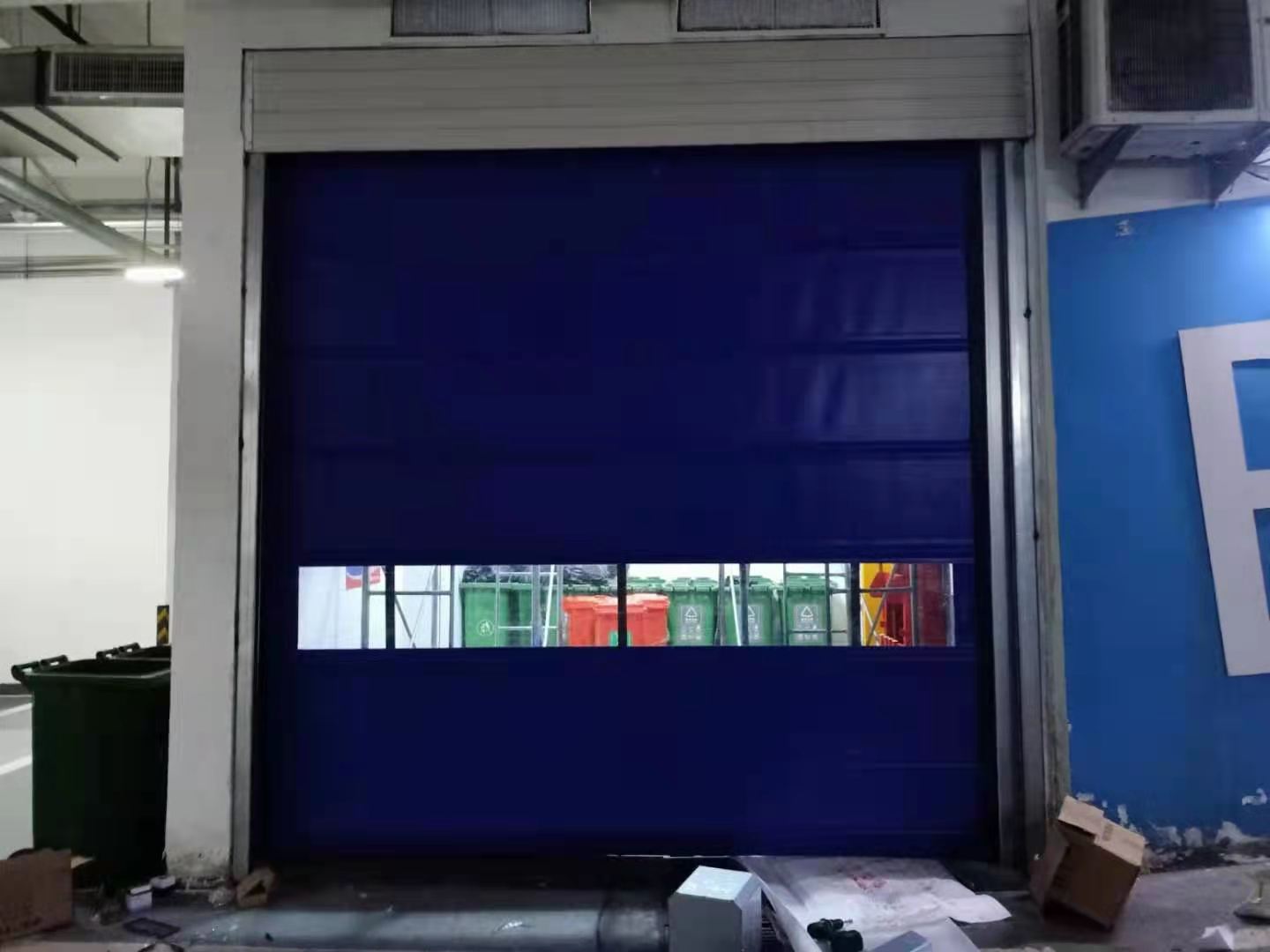 陽煤研發中心電動擋煙垂壁安裝施工中